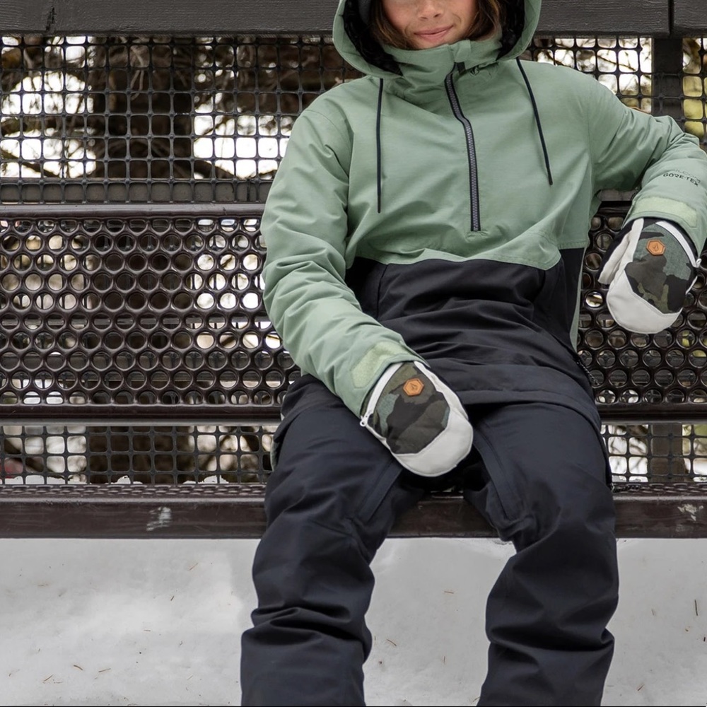 Green Genuine Volcom Snowboard/Ski Jacket